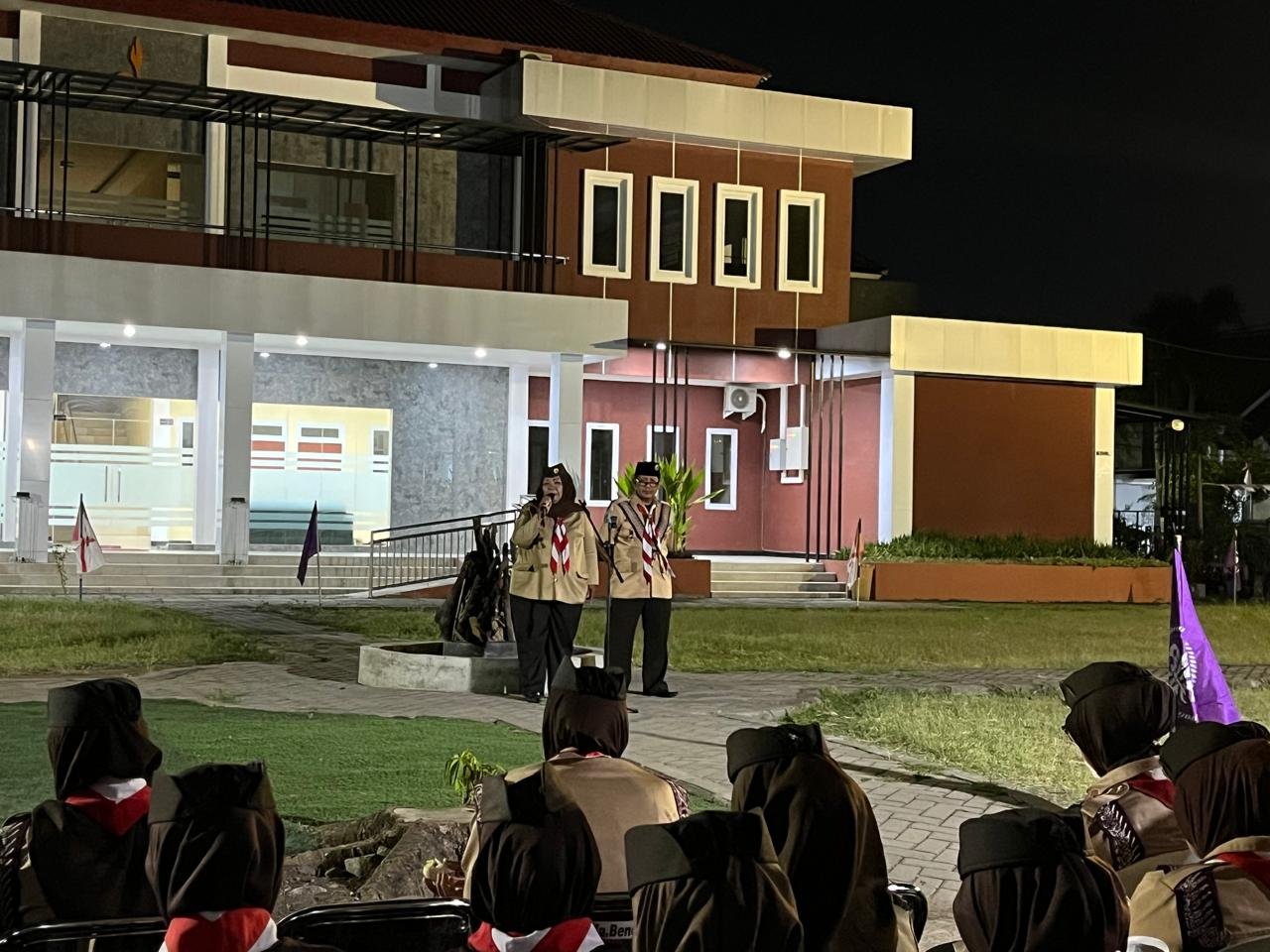 2 warta lencana