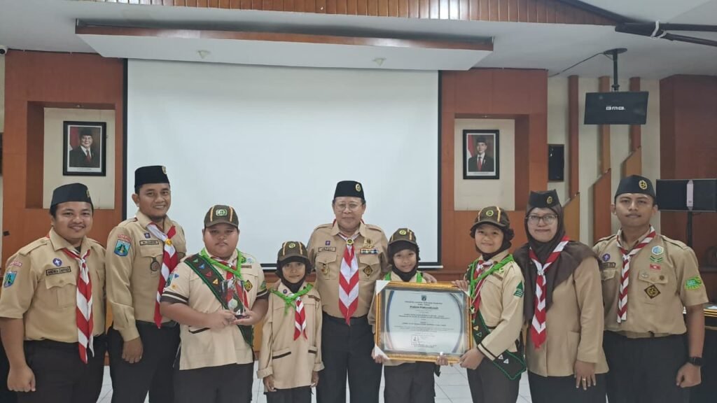 Konsisten Lakukan Aksi Nyata Peduli Iklim, Alazka Scouting Raih Juara 1 Tingkat Kwarda Jatim 2025 iklim3